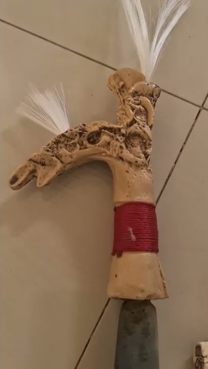 MANDAU KHAS DAYAK SENJATA TRADISIONAL SUKU DAYAK KALIMANTAN MODEL NAGA