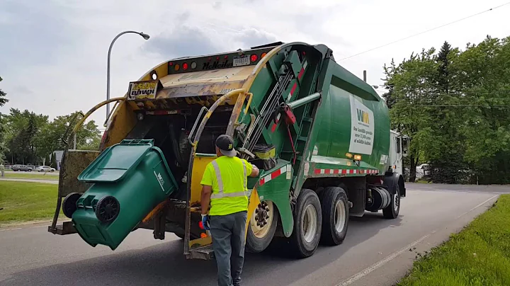 Waste Management: Mack MR/ McNeilus Tag-Axle Rear Loader