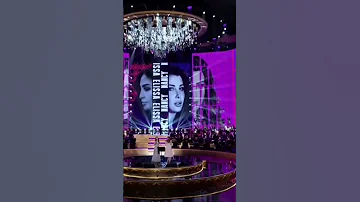 إليسا ونانسي عجرم مين ده الي نسيك من حفل رأس السنه ليلة نجمات العرب 