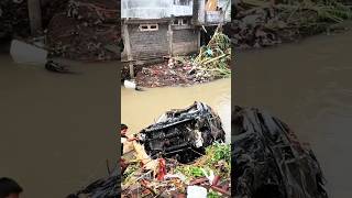 Banjir di kota bali membuat mobil mahal tidak ada harganya lagi #banjir #musibah #faktaunik #short