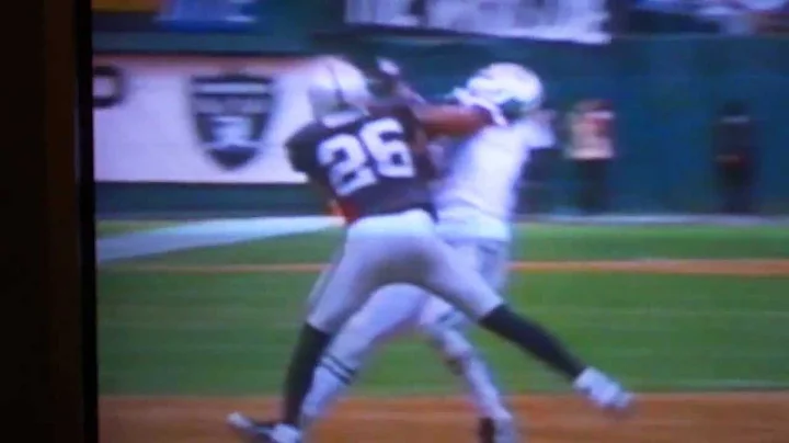 Oakland Raiders CB Stanford Routt flagged vs. Jets