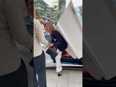 2017-07-25 Show Case Aura Cristina Geithner en Casino Life Insurgentes Song III Strong Enough