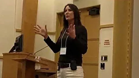 #FBI Special Agent Laura Murdock talks to 8th grad...
