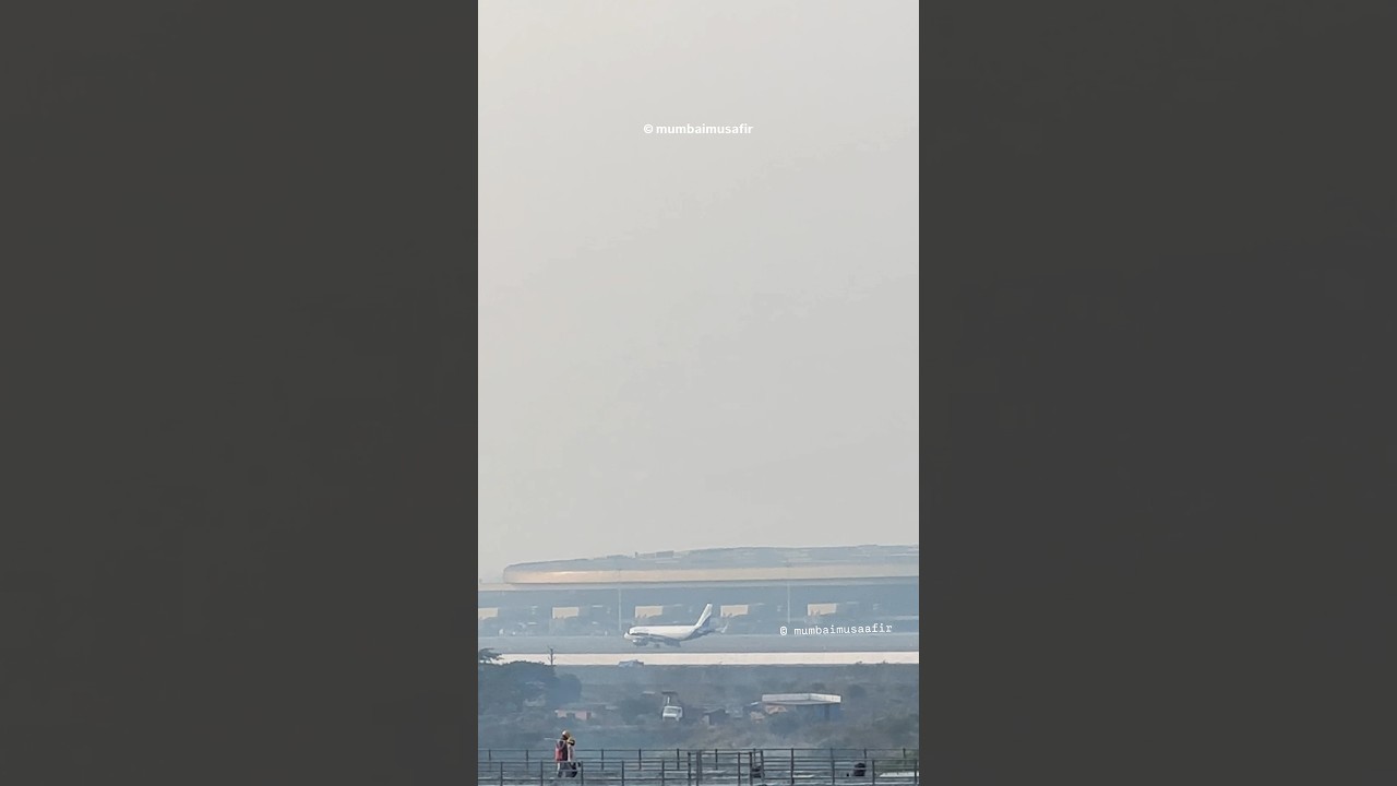 Самолет Indigo приземлился в аэропорту NMIA.