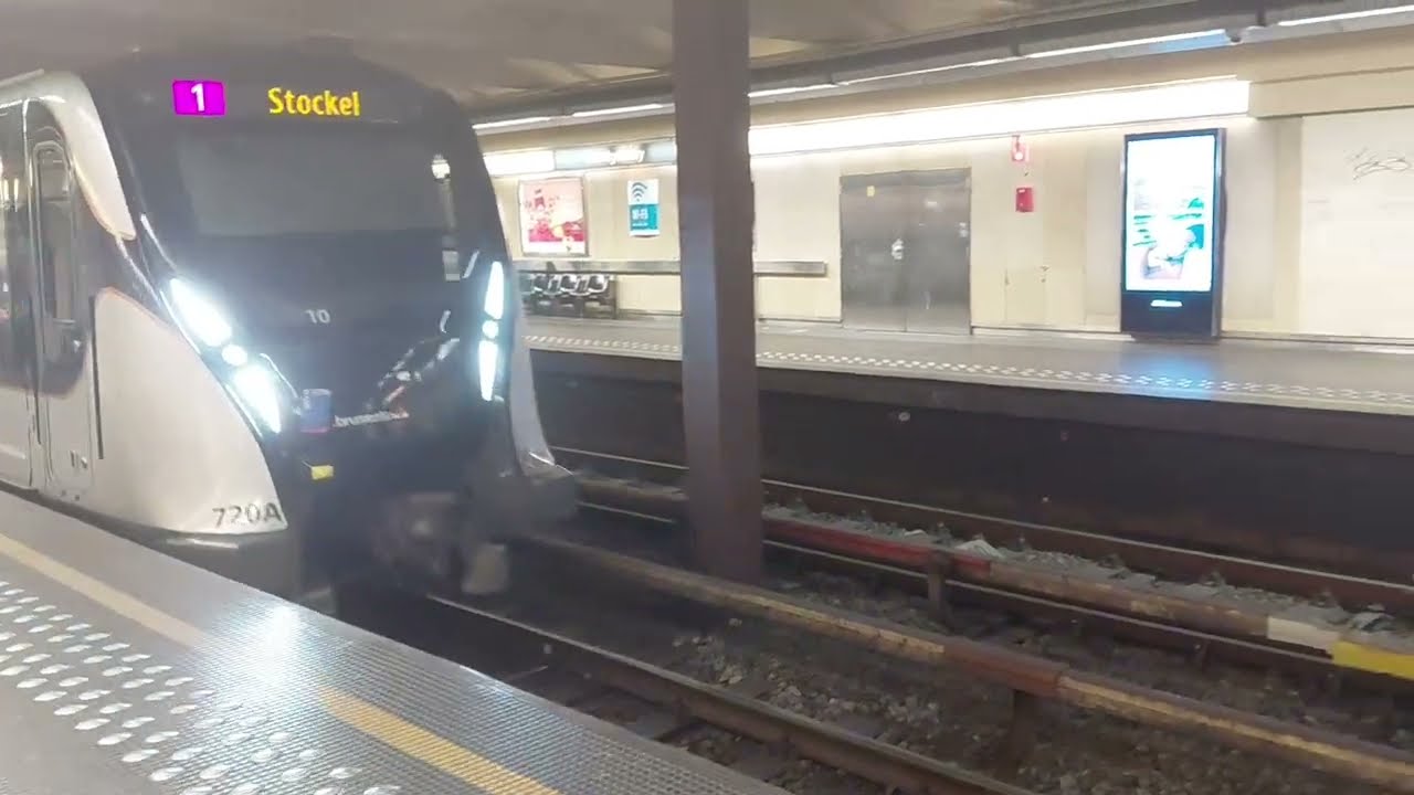 Métro Ligne 1 vers Stockel à la Station Motgomery 