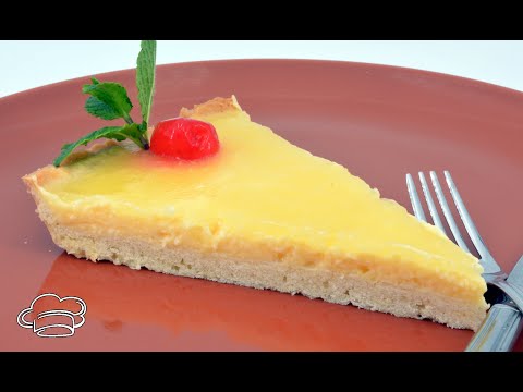 Tarta con crema de coco, gelatina de piña y masa quebrada