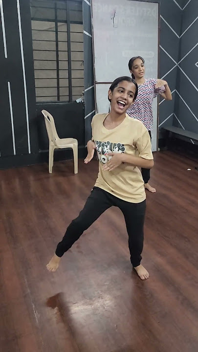 Aata Tari Deva Mala Pavshil Ka... #marathimulgi #vartamanankhokadhokhahai #dancereelsindia