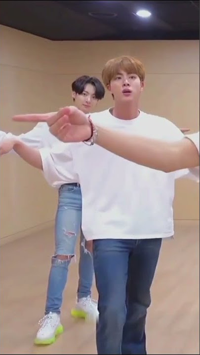 Look at Jin's abs as his white shirt flies up, it's so sexy 💜🐭🐰😍