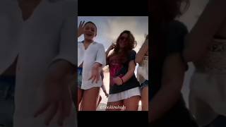 Shakira dances Waka Waka with her cousins #shakira #wakawaka #dance