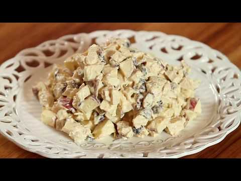 Видео: Үйрмэг тахианы мах төмсний салат, шатаасан улаан лоольтай хамт эргэлддэг