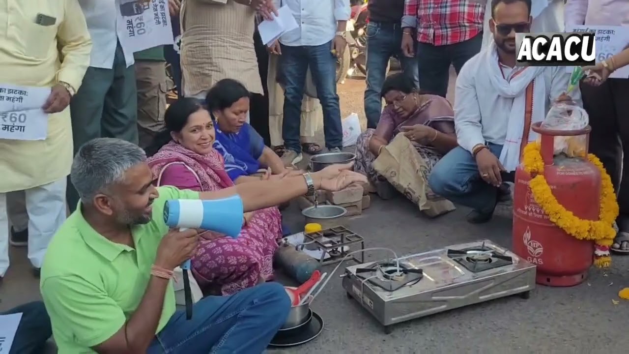 गैस सिलेंडर महंगा होने पर खंडवा में कांग्रेस का प्रदर्शन, चाय बनाकर किया विरोध