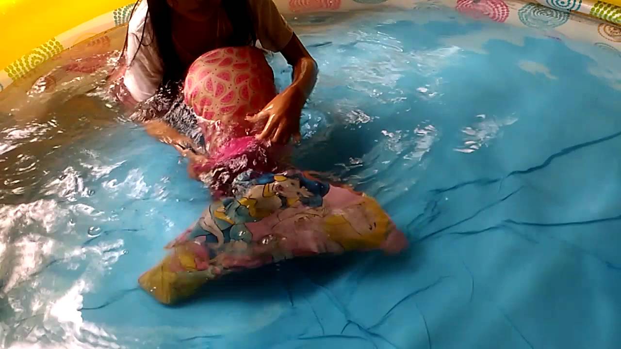 Berenang Memakai Kostum Mermaid YouTube