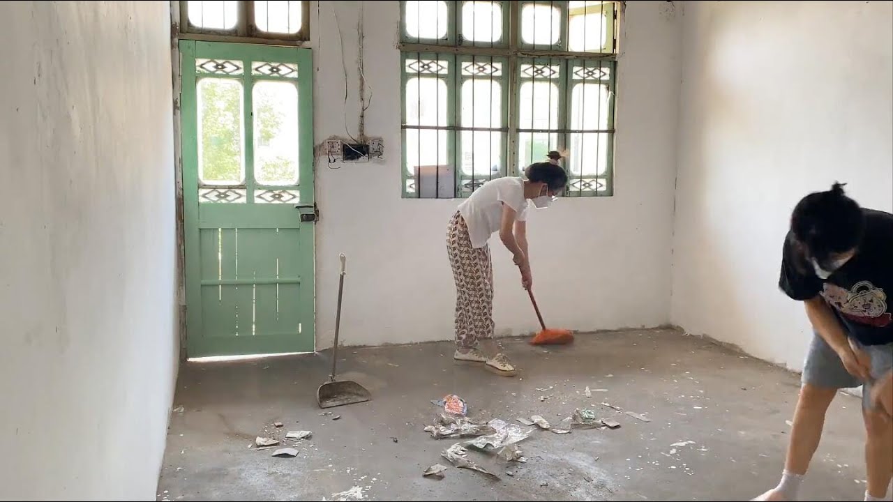 A divorced woman transforms an old attic given to her by her mother