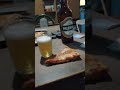 20:40 tomando la fresca y comiendo pizza casa de mi tío ♥️🍺🇦🇷