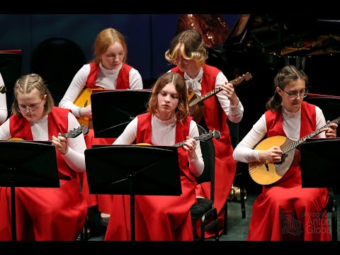 'Калина во ржи', ансамбль домристов «Калинка». 'Viburnum in rye', domra ensemble 'Kalinka'.