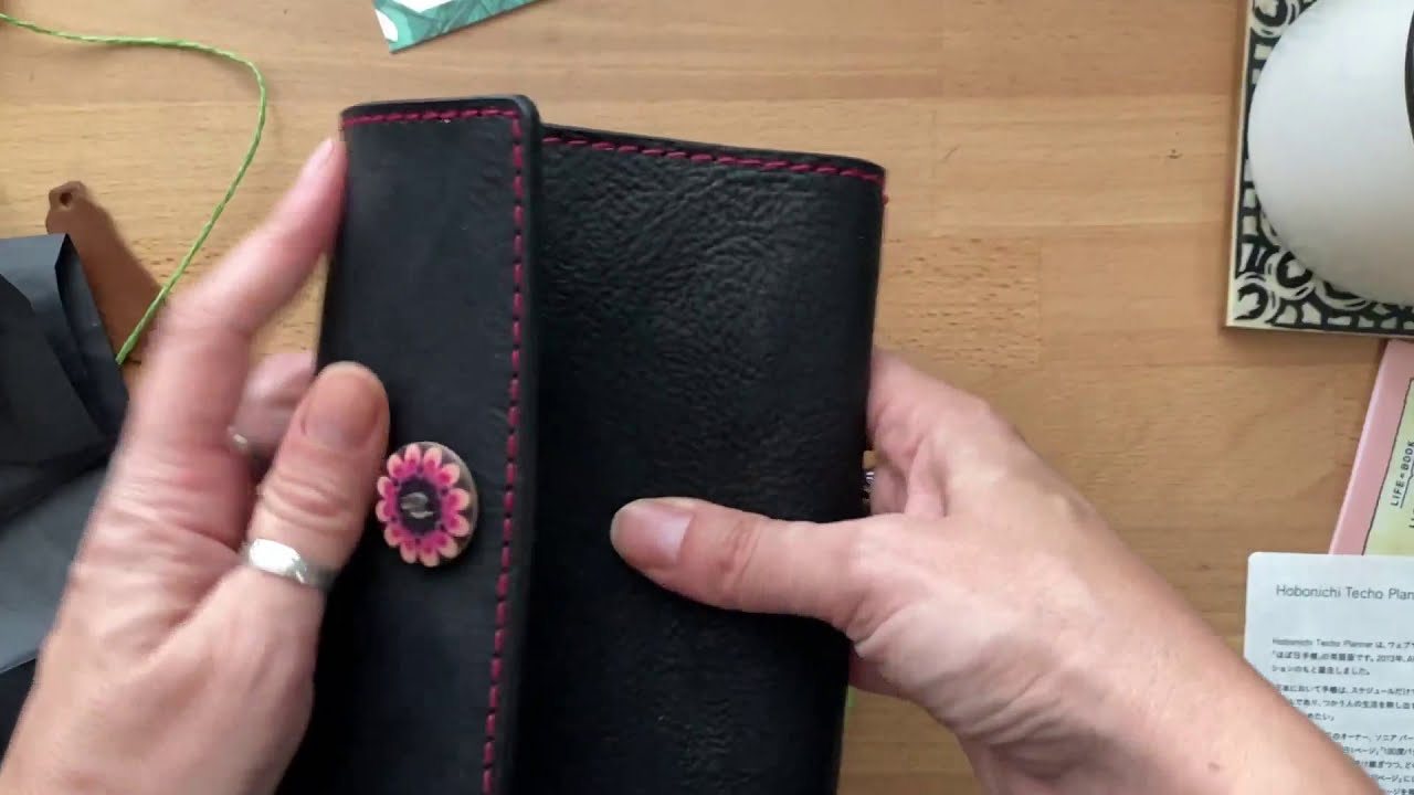 Unboxing Le Right Triford A6 cover in Dark Knight