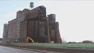 Celebrity 'Gigantic loss': Preservationists end their fight to save historic Great Northern Elevator Wealth