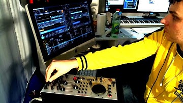 TRAKTOR & ALLEN&HEATH XONE 2D 4 deck mix Techno