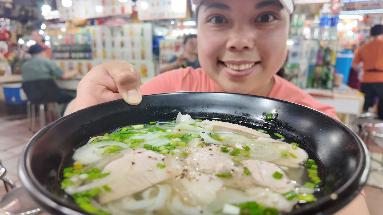 This Market in Vietnam Has EVERYTHING 🇻🇳 | Ben Thanh Food Tour!!
