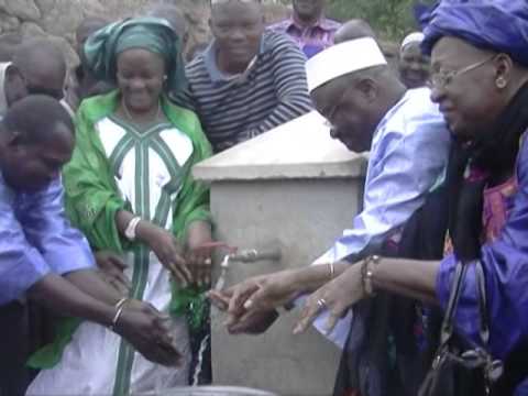 INAUGURATION DE DEUX FORAGES A KOUMI ET NIEREKORO DANS LE CERCLE DE KOLOKANI 