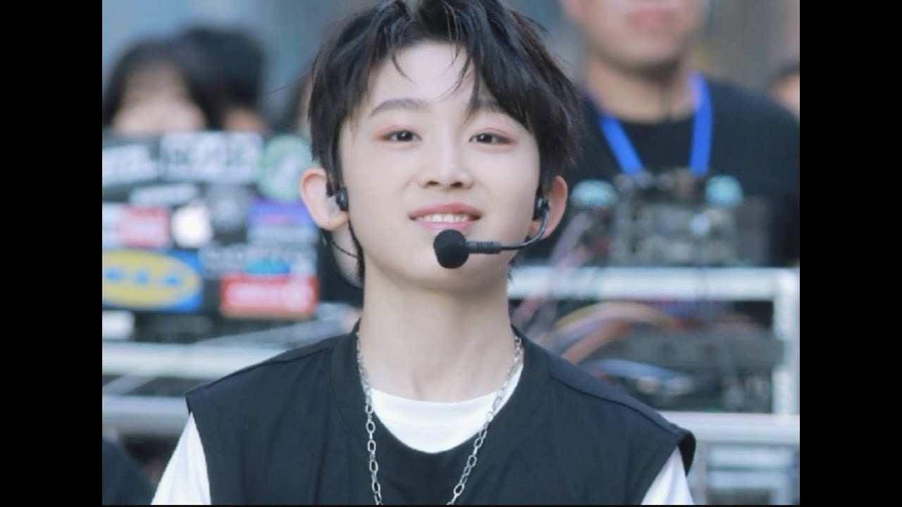 Chinese 13-year-old boy hip-hop SEVENTEEN HIT 【boystory】 focus - YouTube