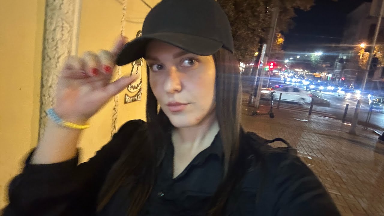 УПАЛА С САМОКАТА И РАЗБИЛА КОЛЕНИ / ПЕРВАЯ ЗАРПЛАТА С ЮТУБ - YouTube