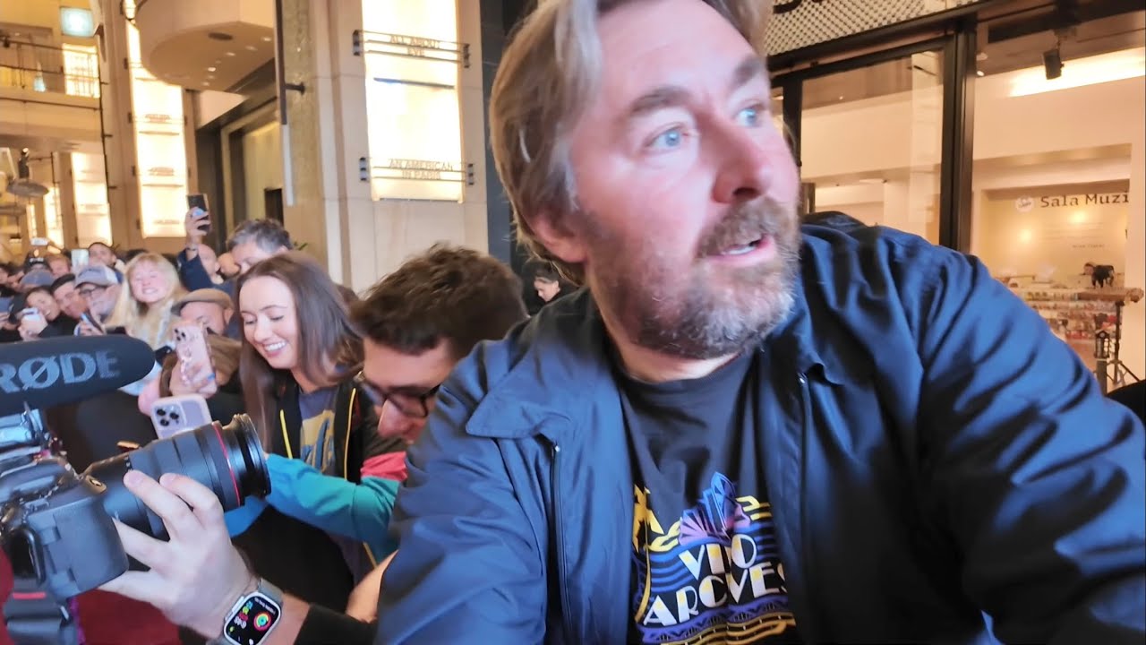 НЕВЕРОЯТНАЯ ночь на звёздной красной дорожке Голливуда (случайно) — Warner Bros и Smoke House