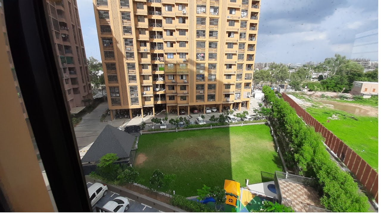 4 BHK FLAT FOR SALE NEW CG ROAD AHMEDABAD 4 BHK FLAT PRICE 95 LAKH