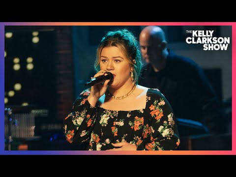 Kelly Clarkson Covers 'Smoky Mountain Rain' By Ronnie Milsap l  Kellyoke