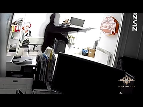 Полицейские задержали подозреваемых в разбойном нападении на автосалон и вымогательстве