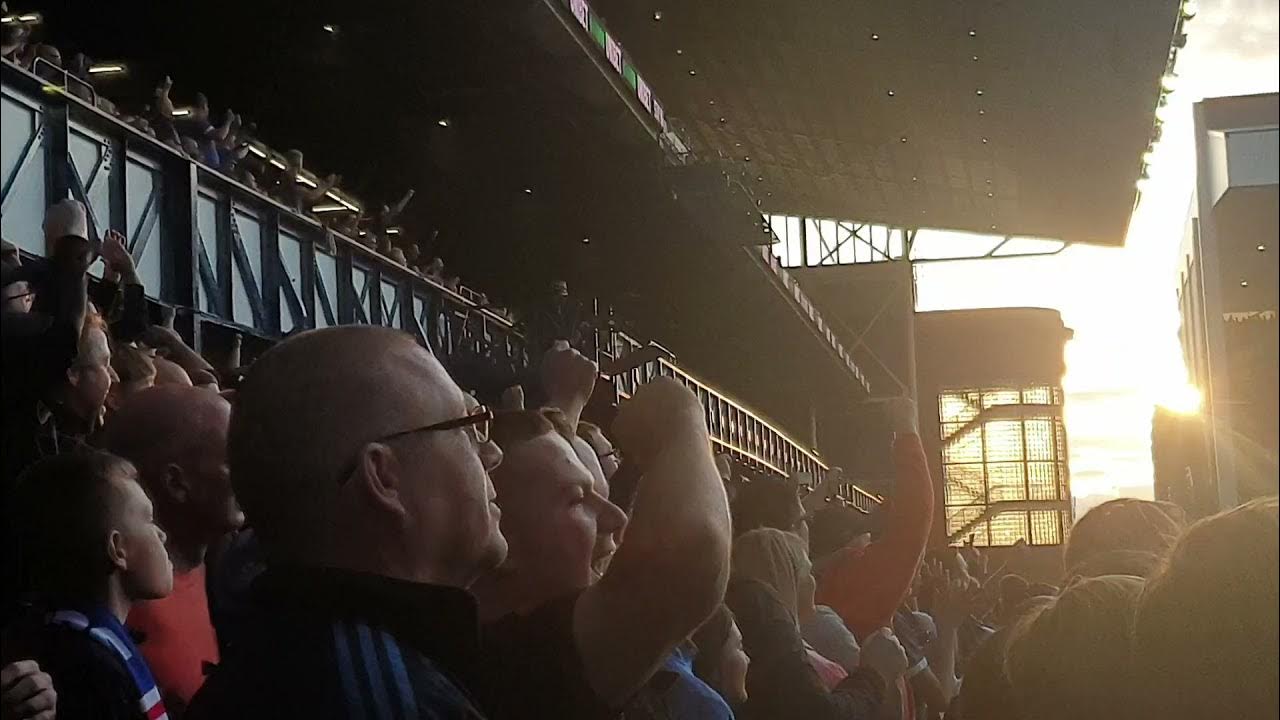 Glasgow Rangers fans doing bouncy at first full stadium back 🇬🇧 🤍💙