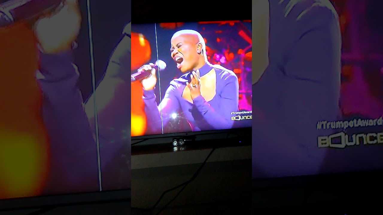 Veronica Bozeman and Michel'le performing something in my heart at the 2018 Trumpet Awards