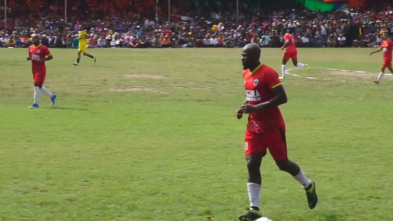 Laga final Gubernur cup PS sape putra united vs PS Wera FC .