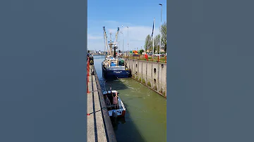 ??? Vlissingen Netherlands ???? Sluicebox @TravelwithHugoF  #boatlock #sluicebox #sluice #sluis