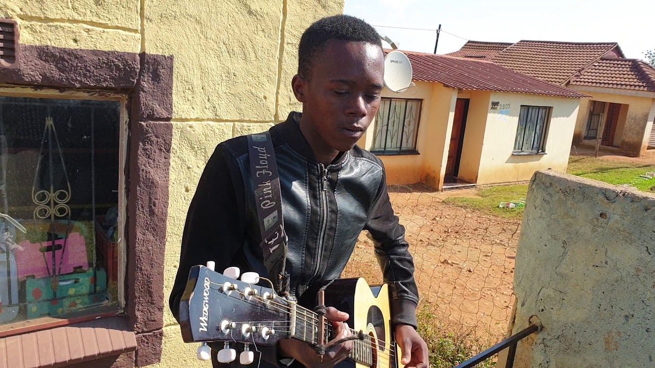 MCATHAMA MASKANDI GUITER PLAYER