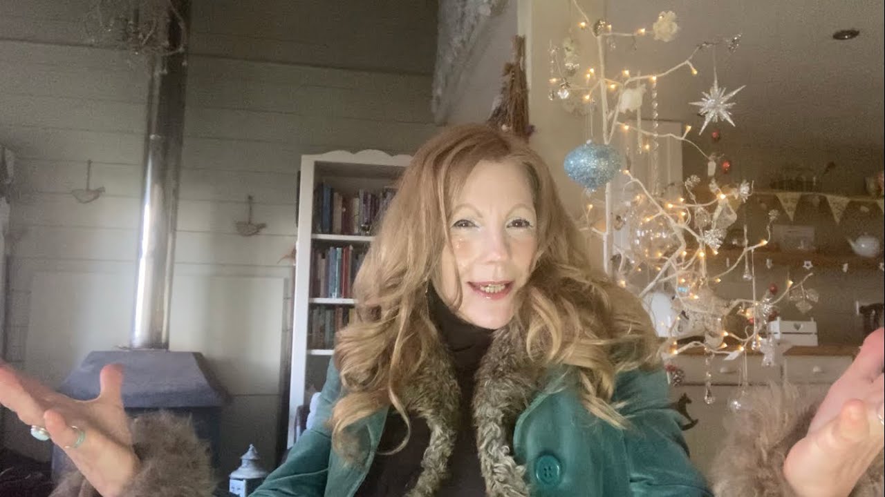 FACING THE NEW YEAR 😃 3 EASY FACIAL MASSAGE techniques to ease tension & to get SUPER FOCUSED ☄️⚡️