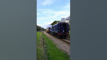 Legendary Loco Sir Nigel Gresley arrives on the Bluebell Railway