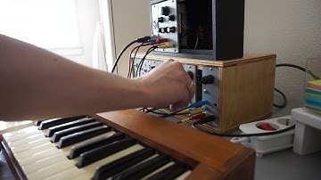 DIY Synthesizer / Noise Machine