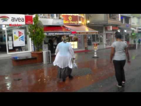 Kırklareli'nde Aniden Bastıran Yağış Sokaktaki Vatandaşı Gafil Avladı | Önadım
