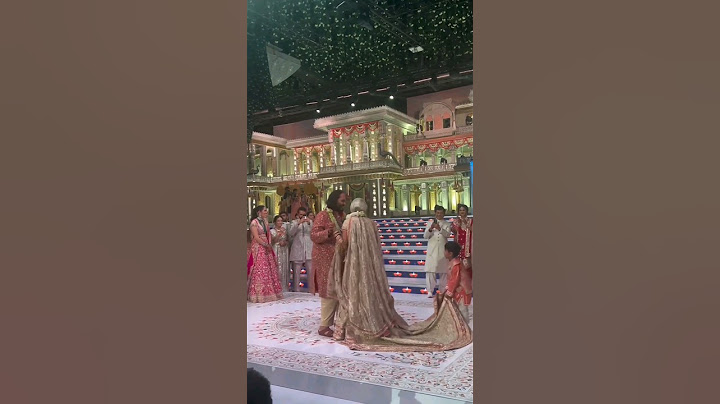 Akash Ambani's son Prithvi LIFTS Radhika Merchant's wedding attire as she dances with Anant Ambani