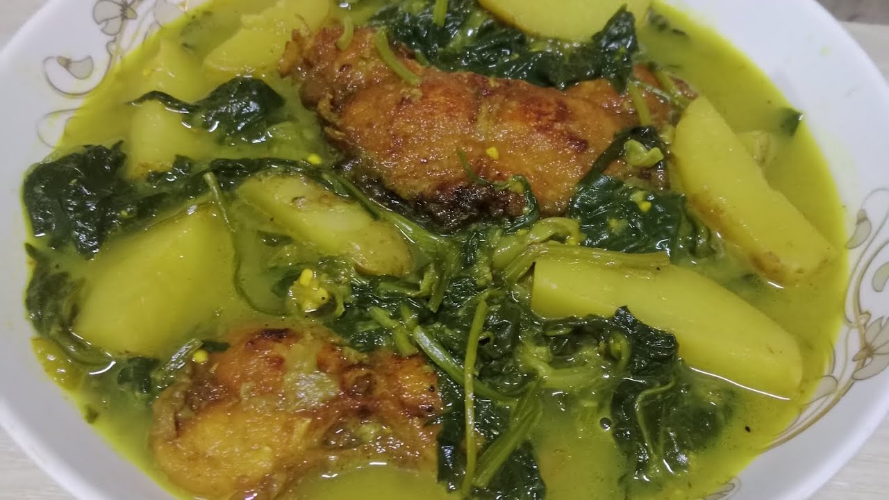 নতুন সবজি দেখে আর মনে মানলো না নতুন আলুর ঝোল রেসিপি। Notun Alur Jhol ...