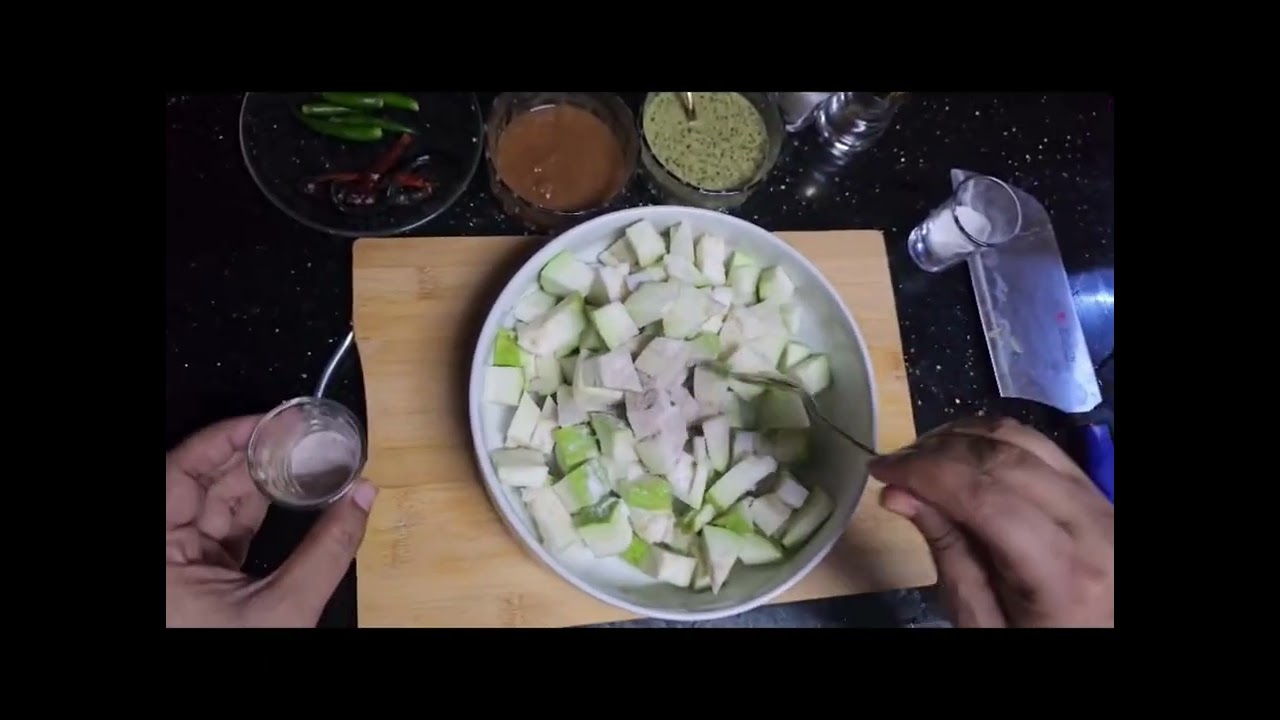 খুবই মজাদার পেয়ারা মাখা। খেলে  সবার নিশ্চয়ই ভালো লাগবে। 