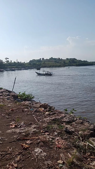 Nelayan Pulang Melaut dikala Senja