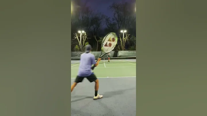 Playing With The WORLD’S BIGGEST TENNIS RACKET! - DayDayNews