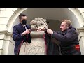 Левів біля львівської Ратуші одягнули у мантії | Новини Львова 2020