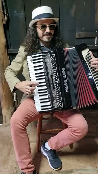 Funny music (Cavendish) accordion - Fernando Ávila