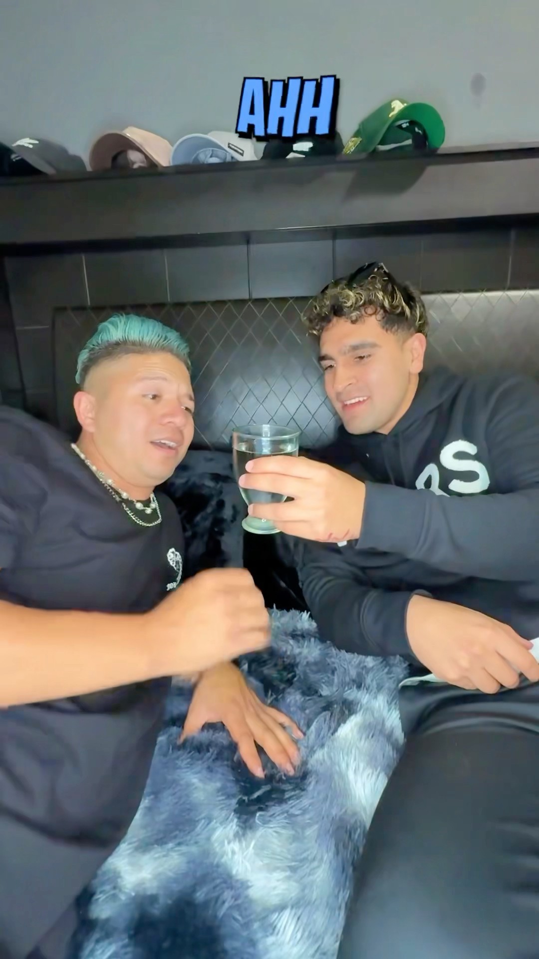 Nunca confíes en tus amigos????