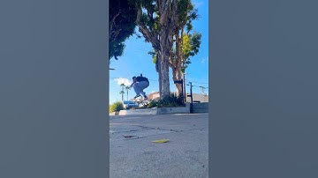 Nollie heel flip crooked grind 180 out