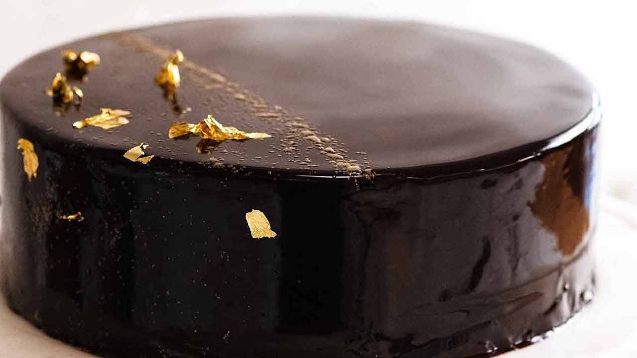 The Best Chocolate Glaze (Easy Recipe for Cakes & More