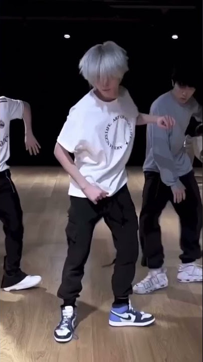 I'm addicted to Yoshi's move. !Stream HELLO MV! #treasure #yoshitreasure